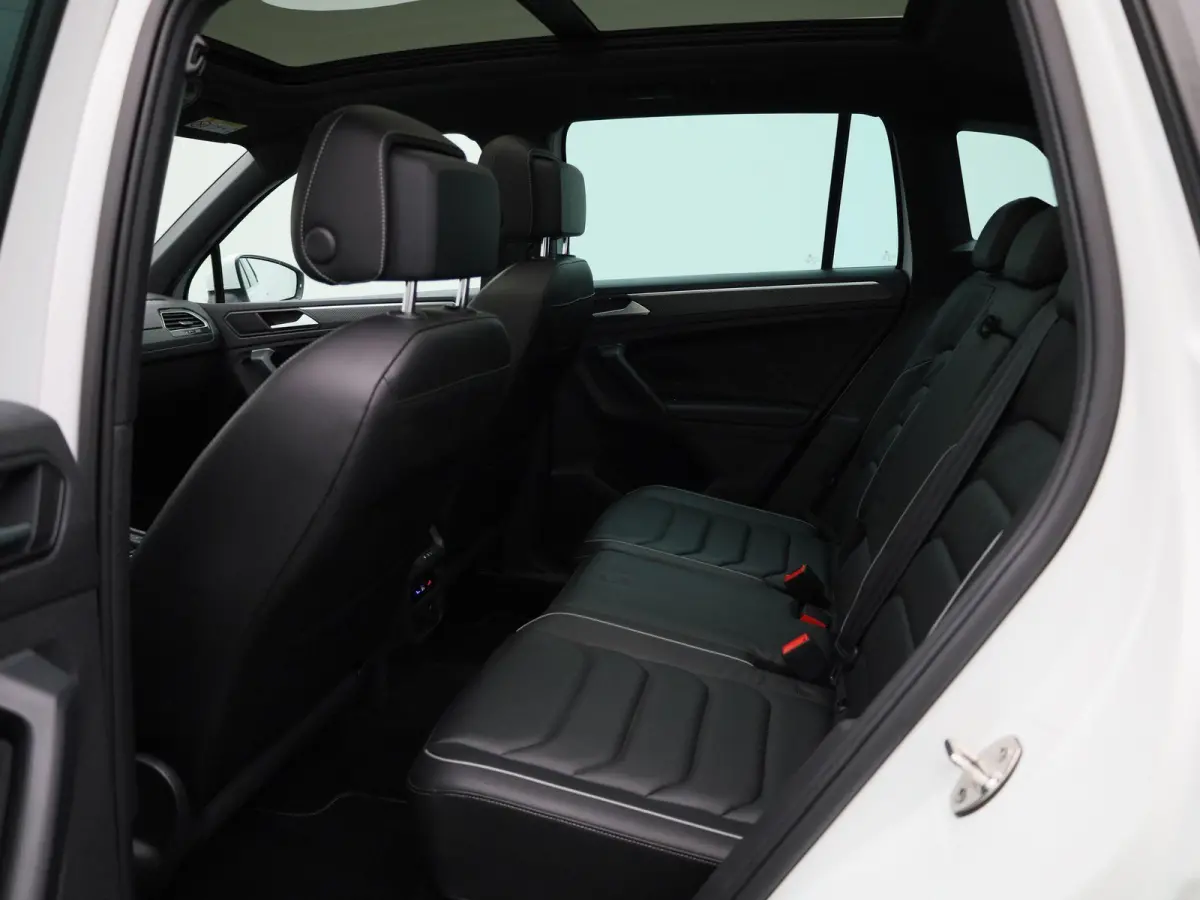 1.4 TSI eHybrid R-Line Business+ 245 PK| Dealeronderhouden | SoH 91,5%  Panoramadak | Trekhaak | Navigatie Pro | Achteruitrijcamera | Achterklep Elektrisch | 20 Inch Velgen