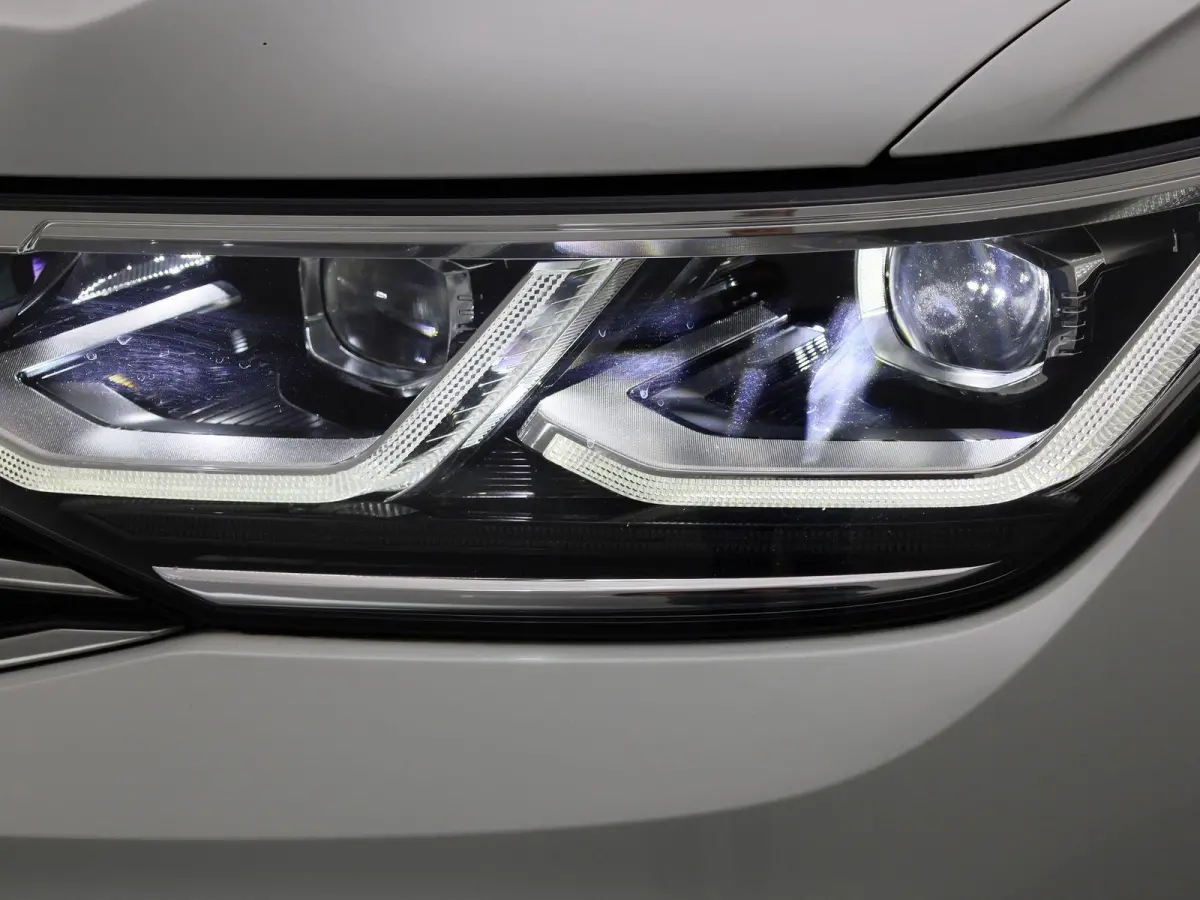 1.4 TSI eHybrid R-Line Business+ 245 PK| Dealeronderhouden | SoH 91,5%  Panoramadak | Trekhaak | Navigatie Pro | Achteruitrijcamera | Achterklep Elektrisch | 20 Inch Velgen