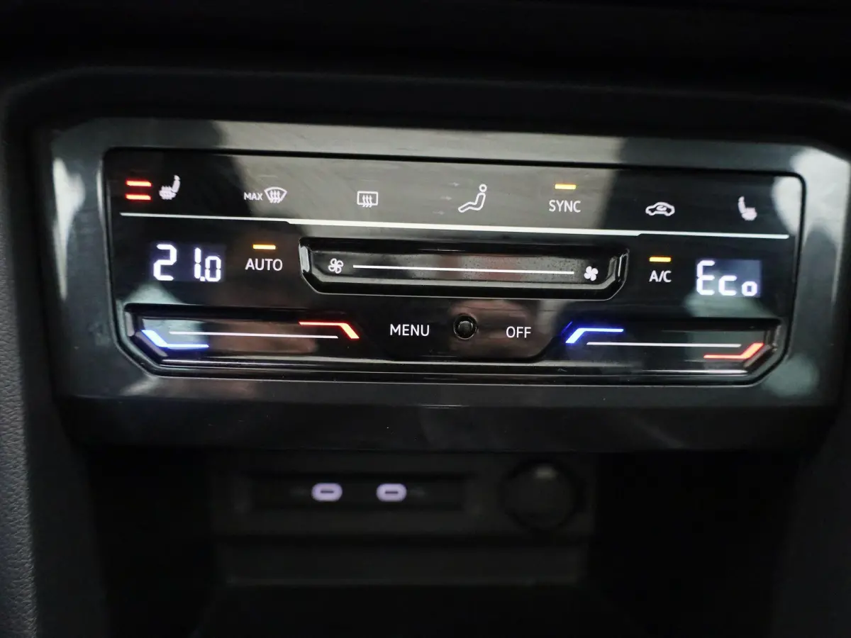 1.4 TSI eHybrid R-Line Business+ 245 PK| Dealeronderhouden | SoH 91,5%  Panoramadak | Trekhaak | Navigatie Pro | Achteruitrijcamera | Achterklep Elektrisch | 20 Inch Velgen