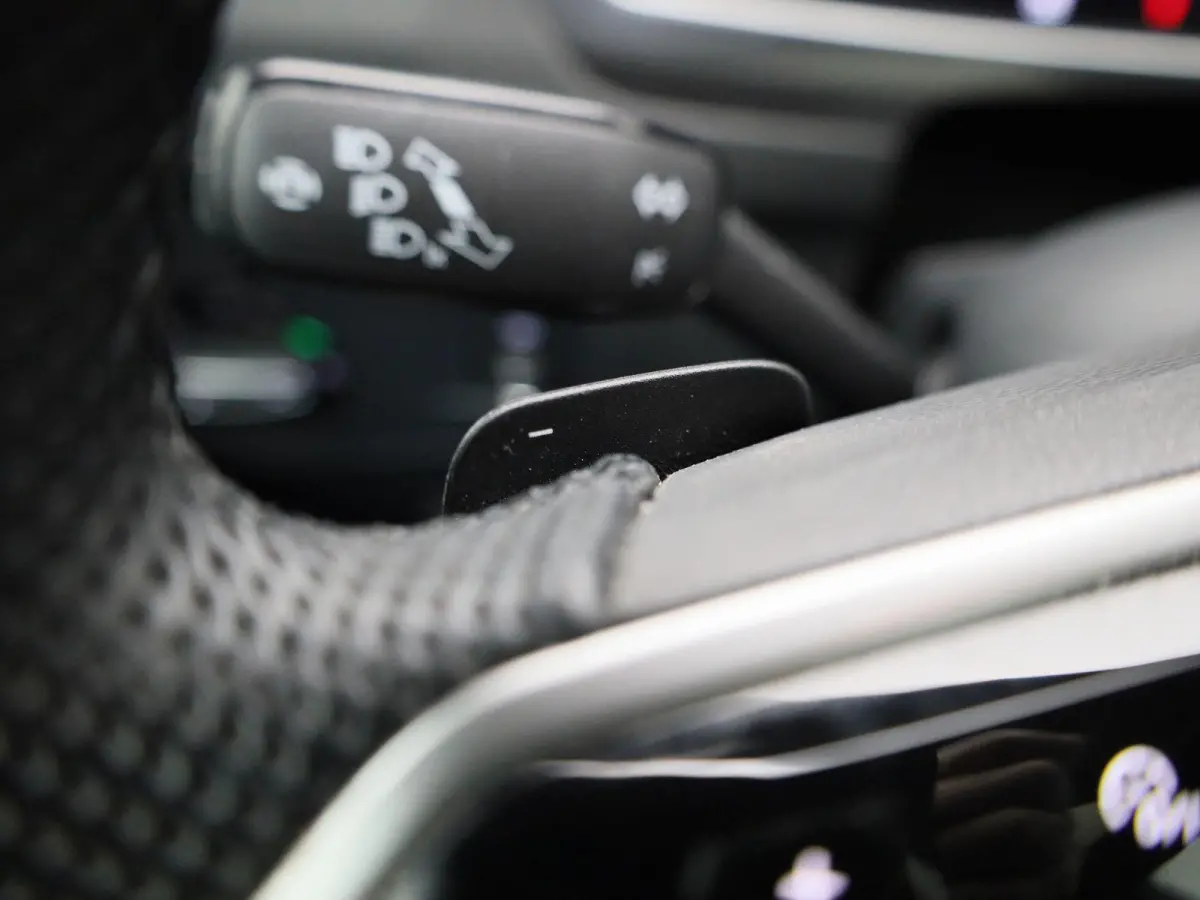 1.4 TSI eHybrid R-Line Business+ 245 PK| Dealeronderhouden | SoH 91,5%  Panoramadak | Trekhaak | Navigatie Pro | Achteruitrijcamera | Achterklep Elektrisch | 20 Inch Velgen
