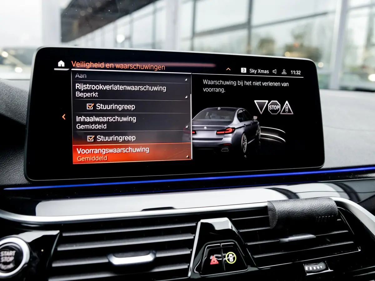 M550i xDrive High Executive | HARMAN KARDON | COMFORT ACCES | BMW LASER LIGHT | 20 INCH | SCHUIF-KANTELDAK | ADAPTIVE CRUISE CONTROL | VOLLEDIG BMW DEALER ONDERHOUDEN | SOPHISTO GRAU |