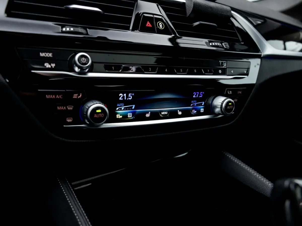 M550i xDrive High Executive | HARMAN KARDON | COMFORT ACCES | BMW LASER LIGHT | 20 INCH | SCHUIF-KANTELDAK | ADAPTIVE CRUISE CONTROL | VOLLEDIG BMW DEALER ONDERHOUDEN | SOPHISTO GRAU |