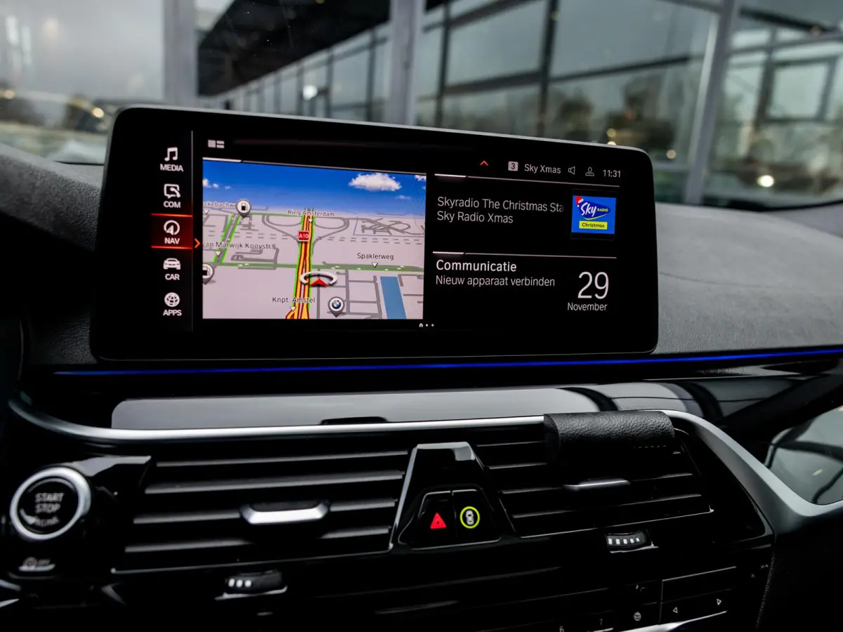 M550i xDrive High Executive | HARMAN KARDON | COMFORT ACCES | BMW LASER LIGHT | 20 INCH | SCHUIF-KANTELDAK | ADAPTIVE CRUISE CONTROL | VOLLEDIG BMW DEALER ONDERHOUDEN | SOPHISTO GRAU |