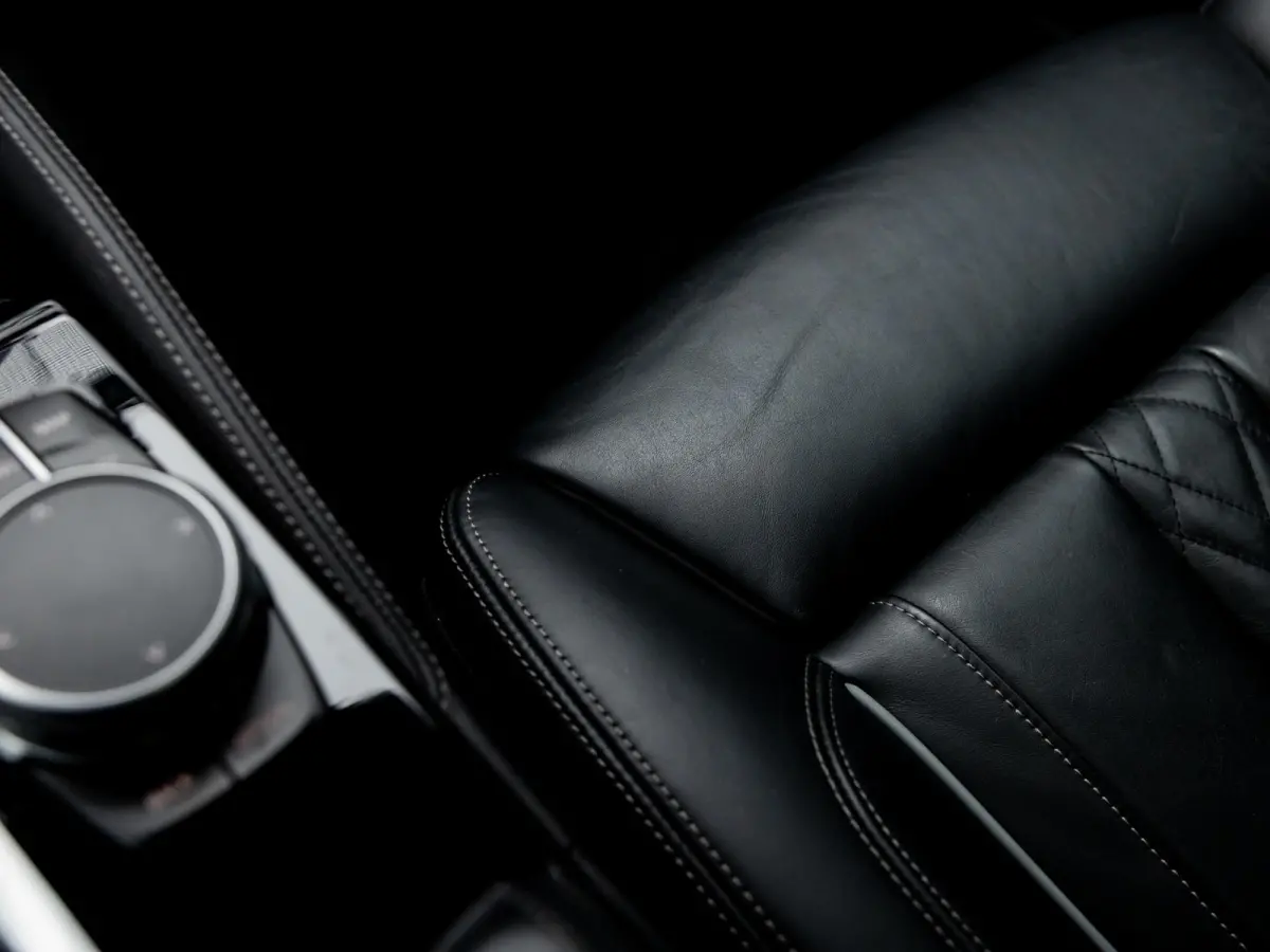 M550i xDrive High Executive | HARMAN KARDON | COMFORT ACCES | BMW LASER LIGHT | 20 INCH | SCHUIF-KANTELDAK | ADAPTIVE CRUISE CONTROL | VOLLEDIG BMW DEALER ONDERHOUDEN | SOPHISTO GRAU |