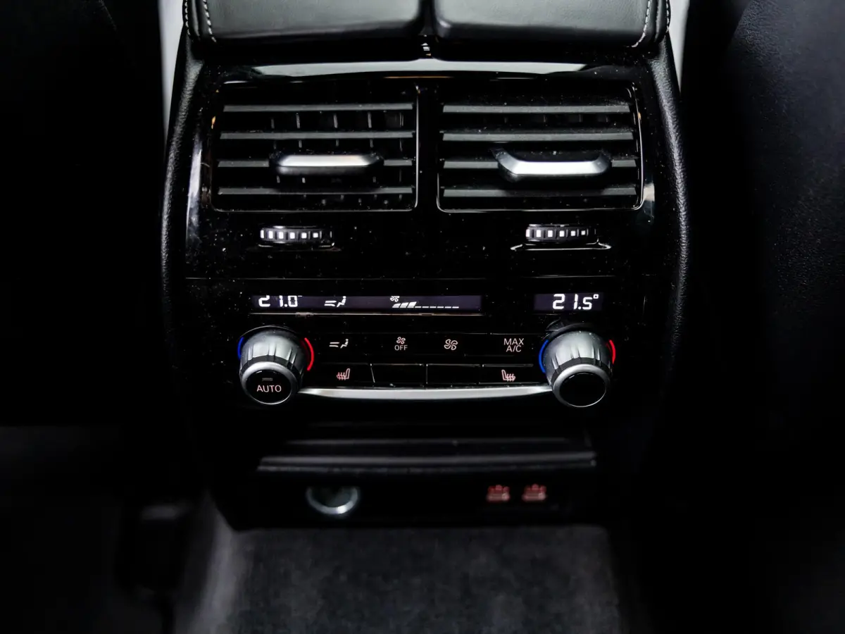 M550i xDrive High Executive | HARMAN KARDON | COMFORT ACCES | BMW LASER LIGHT | 20 INCH | SCHUIF-KANTELDAK | ADAPTIVE CRUISE CONTROL | VOLLEDIG BMW DEALER ONDERHOUDEN | SOPHISTO GRAU |