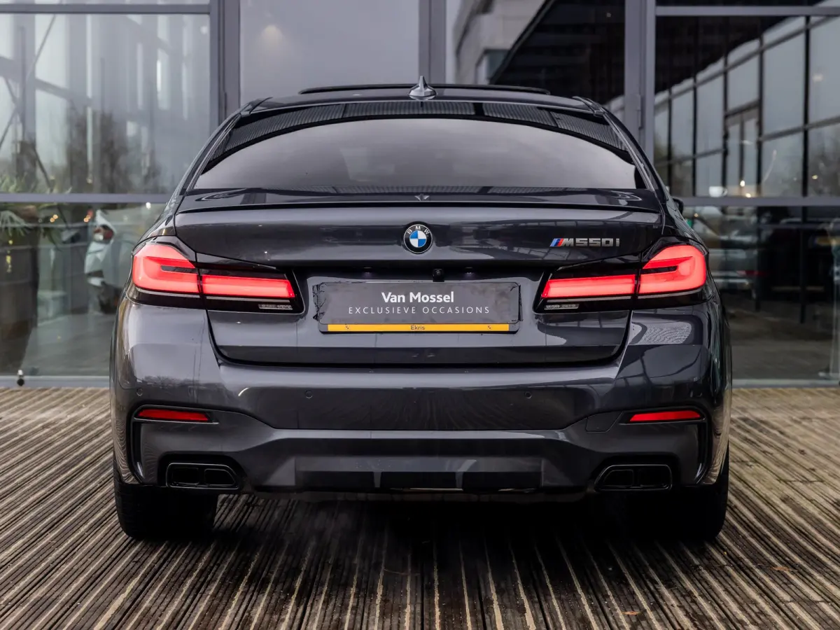 M550i xDrive High Executive | HARMAN KARDON | COMFORT ACCES | BMW LASER LIGHT | 20 INCH | SCHUIF-KANTELDAK | ADAPTIVE CRUISE CONTROL | VOLLEDIG BMW DEALER ONDERHOUDEN | SOPHISTO GRAU |