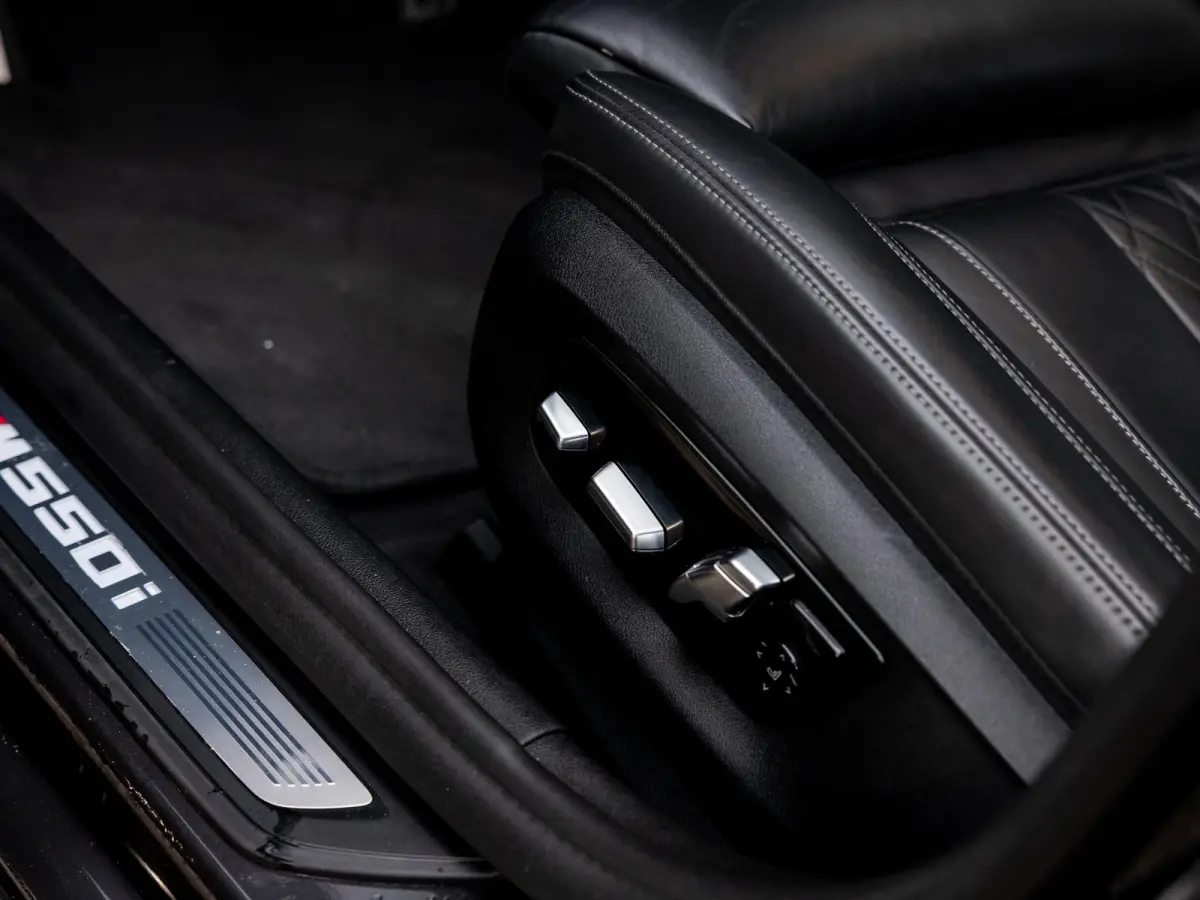 M550i xDrive High Executive | HARMAN KARDON | COMFORT ACCES | BMW LASER LIGHT | 20 INCH | SCHUIF-KANTELDAK | ADAPTIVE CRUISE CONTROL | VOLLEDIG BMW DEALER ONDERHOUDEN | SOPHISTO GRAU |