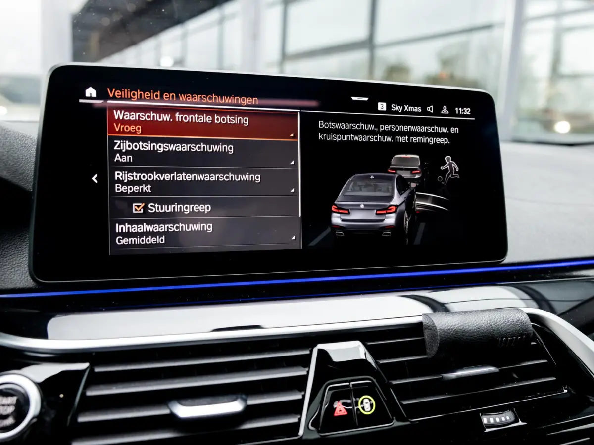M550i xDrive High Executive | HARMAN KARDON | COMFORT ACCES | BMW LASER LIGHT | 20 INCH | SCHUIF-KANTELDAK | ADAPTIVE CRUISE CONTROL | VOLLEDIG BMW DEALER ONDERHOUDEN | SOPHISTO GRAU |
