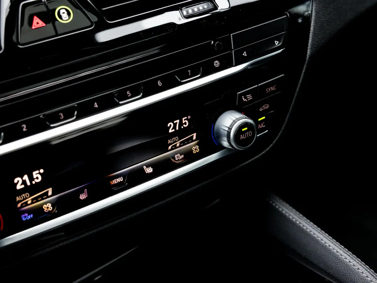 M550i xDrive High Executive | HARMAN KARDON | COMFORT ACCES | BMW LASER LIGHT | 20 INCH | SCHUIF-KANTELDAK | ADAPTIVE CRUISE CONTROL | VOLLEDIG BMW DEALER ONDERHOUDEN | SOPHISTO GRAU |