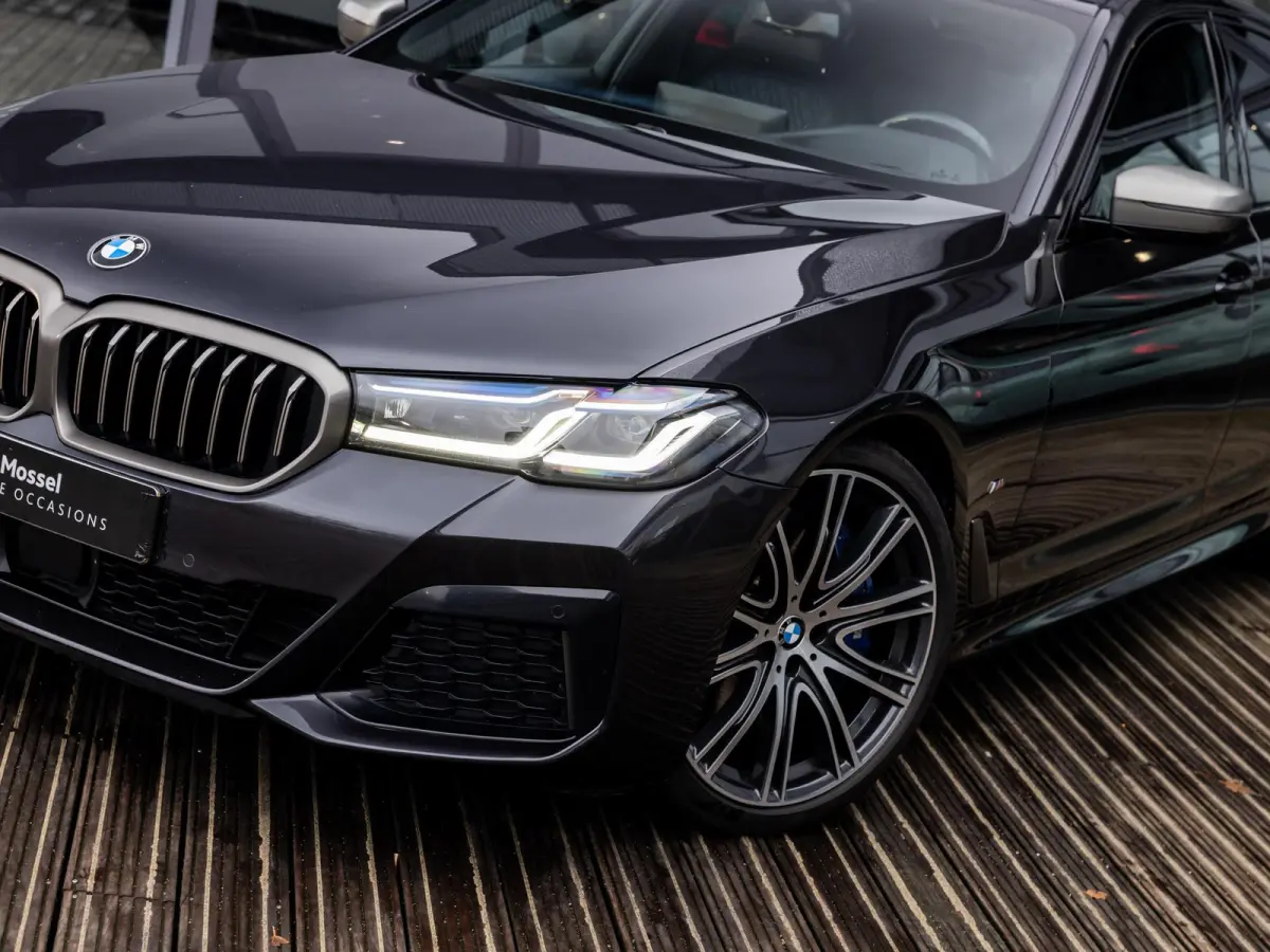 M550i xDrive High Executive | HARMAN KARDON | COMFORT ACCES | BMW LASER LIGHT | 20 INCH | SCHUIF-KANTELDAK | ADAPTIVE CRUISE CONTROL | VOLLEDIG BMW DEALER ONDERHOUDEN | SOPHISTO GRAU |