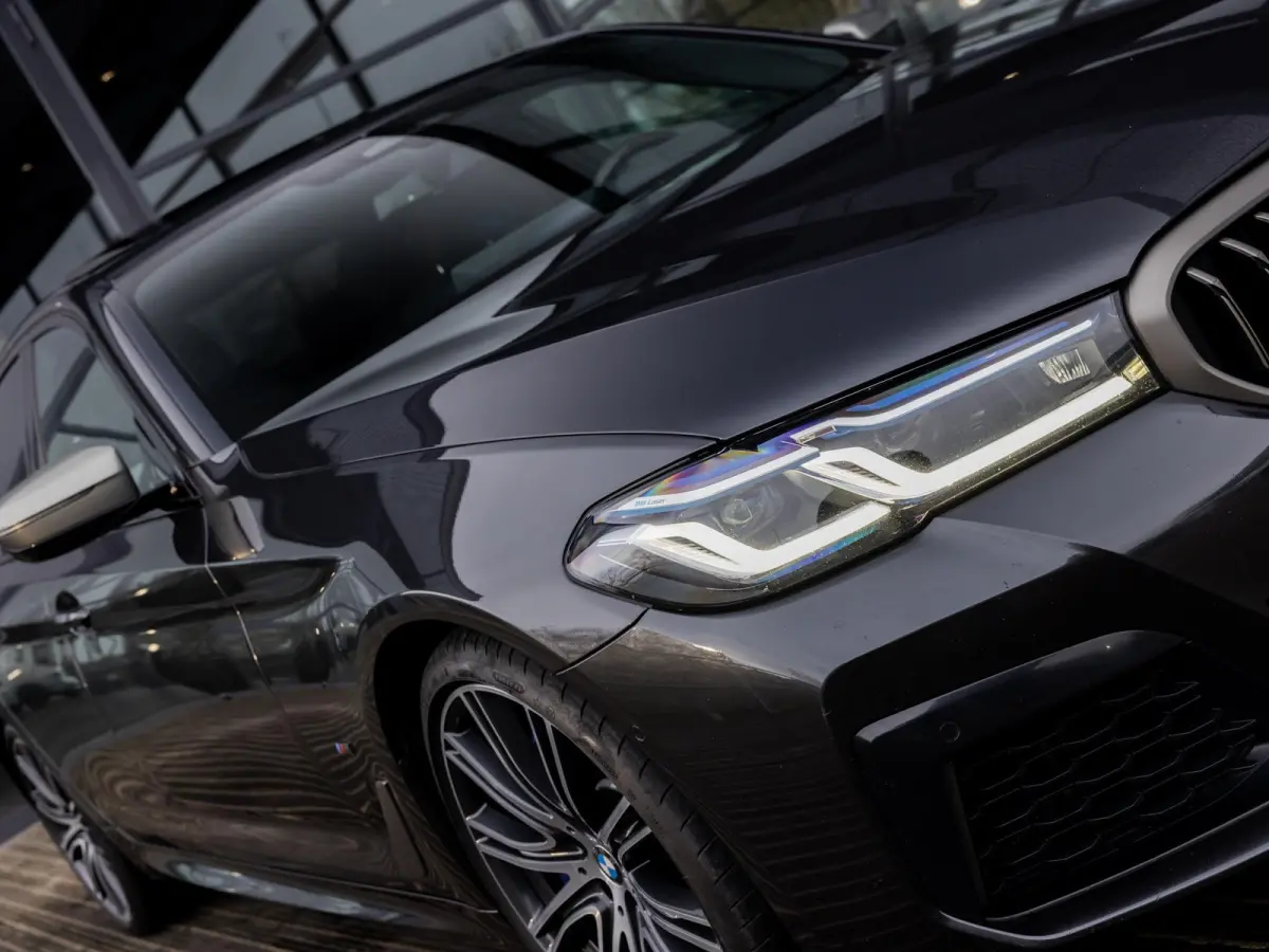 M550i xDrive High Executive | HARMAN KARDON | COMFORT ACCES | BMW LASER LIGHT | 20 INCH | SCHUIF-KANTELDAK | ADAPTIVE CRUISE CONTROL | VOLLEDIG BMW DEALER ONDERHOUDEN | SOPHISTO GRAU |