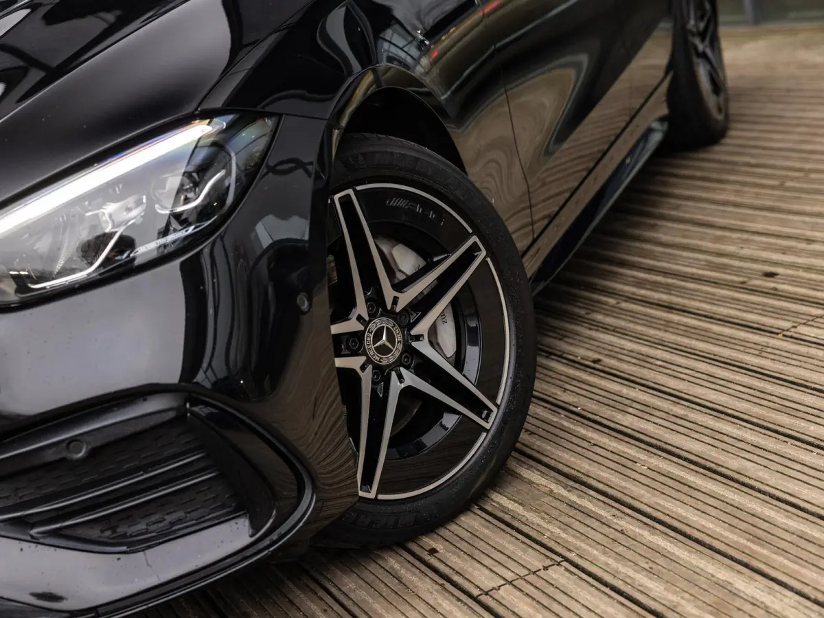 300 e AMG Line | NIGHT PAKKET | PANORAMA-SCHUIF-KANTELDAK | STOELMEMORY | KEYLESS ENTRY | APPLE CARPLAY | SFEERVERLICHTING | ACHTERUITRIJCAMERA | STOELVERWARMING | SOUNDSYSTEM |