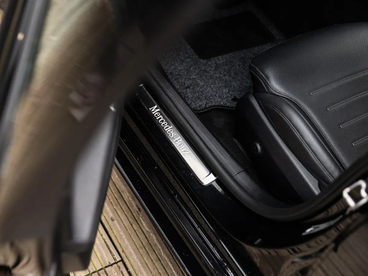 300 e AMG Line | NIGHT PAKKET | PANORAMA-SCHUIF-KANTELDAK | STOELMEMORY | KEYLESS ENTRY | APPLE CARPLAY | SFEERVERLICHTING | ACHTERUITRIJCAMERA | STOELVERWARMING | SOUNDSYSTEM |