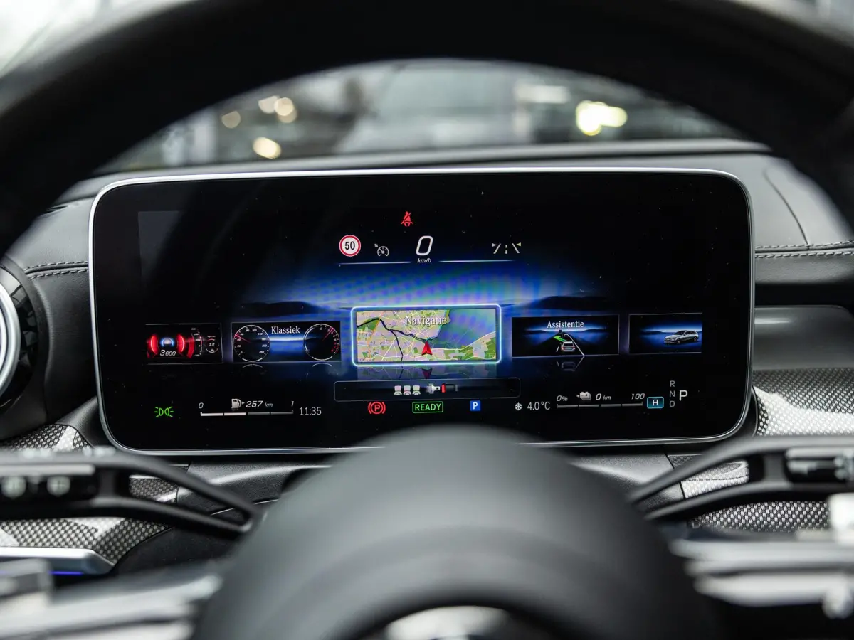300 e AMG Line | NIGHT PAKKET | PANORAMA-SCHUIF-KANTELDAK | STOELMEMORY | KEYLESS ENTRY | APPLE CARPLAY | SFEERVERLICHTING | ACHTERUITRIJCAMERA | STOELVERWARMING | SOUNDSYSTEM |