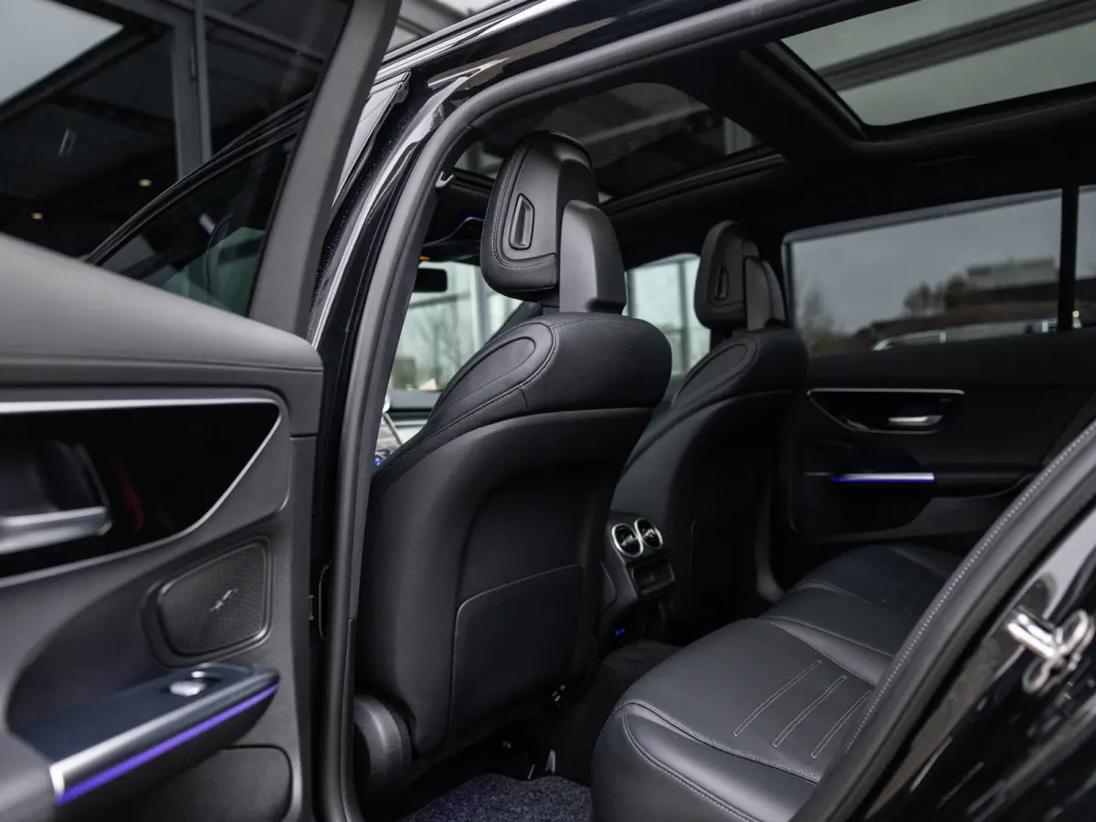 300 e AMG Line | NIGHT PAKKET | PANORAMA-SCHUIF-KANTELDAK | STOELMEMORY | KEYLESS ENTRY | APPLE CARPLAY | SFEERVERLICHTING | ACHTERUITRIJCAMERA | STOELVERWARMING | SOUNDSYSTEM |