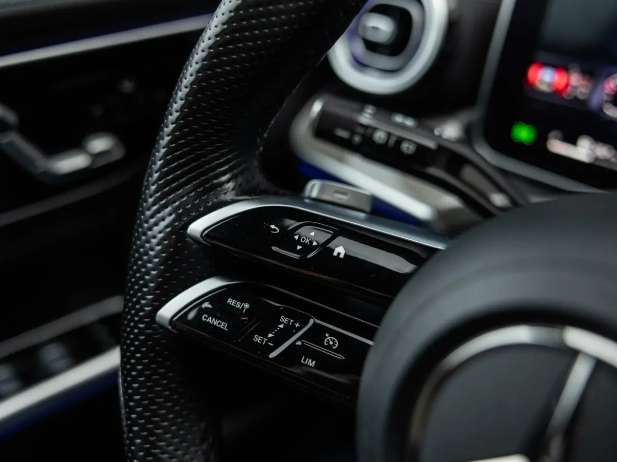 300 e AMG Line | NIGHT PAKKET | PANORAMA-SCHUIF-KANTELDAK | STOELMEMORY | KEYLESS ENTRY | APPLE CARPLAY | SFEERVERLICHTING | ACHTERUITRIJCAMERA | STOELVERWARMING | SOUNDSYSTEM |