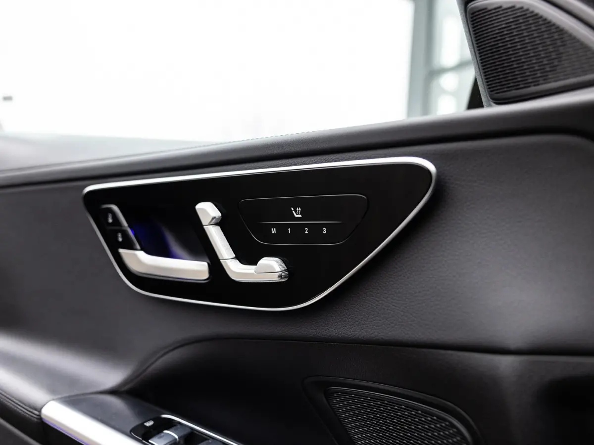 300 e AMG Line | NIGHT PAKKET | PANORAMA-SCHUIF-KANTELDAK | STOELMEMORY | KEYLESS ENTRY | APPLE CARPLAY | SFEERVERLICHTING | ACHTERUITRIJCAMERA | STOELVERWARMING | SOUNDSYSTEM |