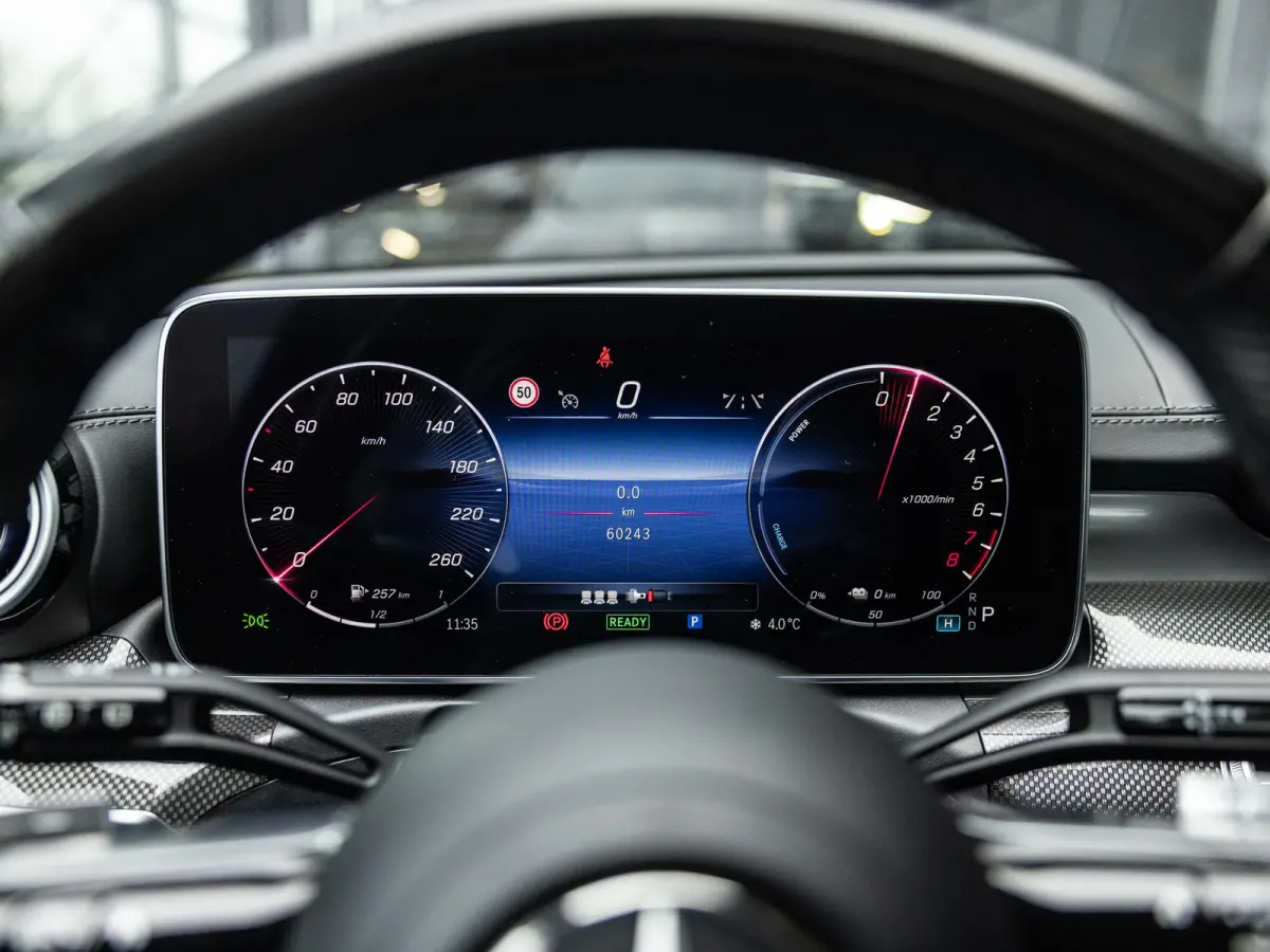 300 e AMG Line | NIGHT PAKKET | PANORAMA-SCHUIF-KANTELDAK | STOELMEMORY | KEYLESS ENTRY | APPLE CARPLAY | SFEERVERLICHTING | ACHTERUITRIJCAMERA | STOELVERWARMING | SOUNDSYSTEM |