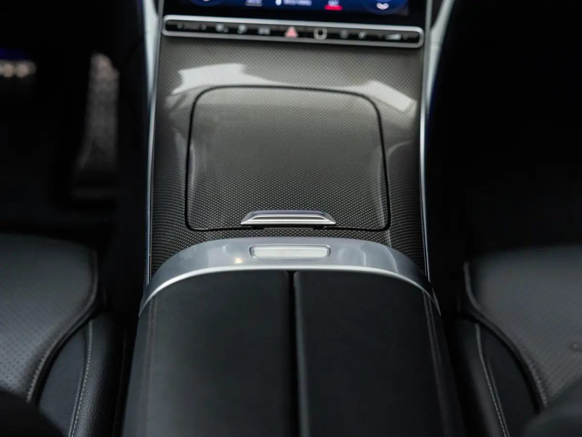 300 e AMG Line | NIGHT PAKKET | PANORAMA-SCHUIF-KANTELDAK | STOELMEMORY | KEYLESS ENTRY | APPLE CARPLAY | SFEERVERLICHTING | ACHTERUITRIJCAMERA | STOELVERWARMING | SOUNDSYSTEM |