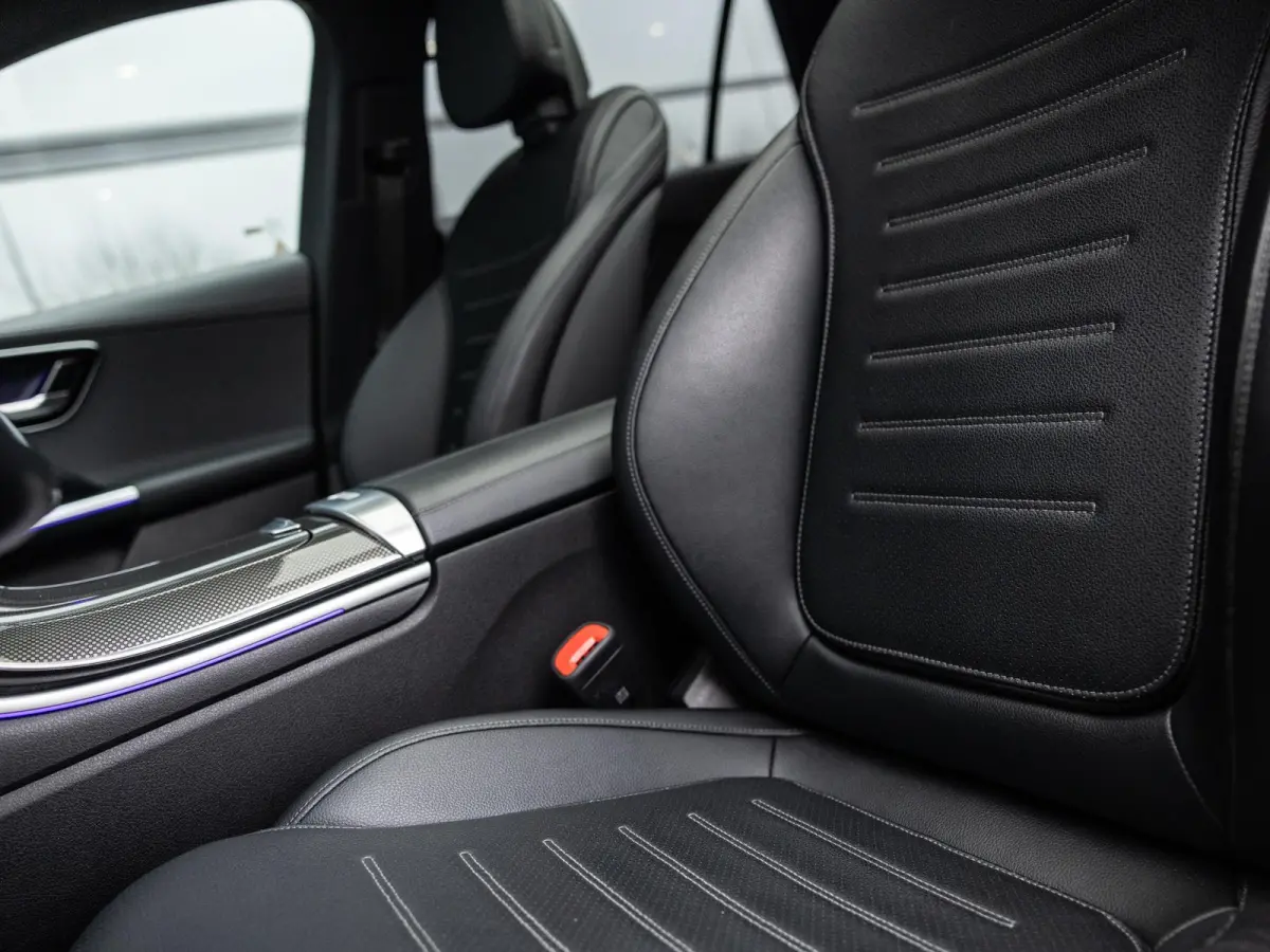 300 e AMG Line | NIGHT PAKKET | PANORAMA-SCHUIF-KANTELDAK | STOELMEMORY | KEYLESS ENTRY | APPLE CARPLAY | SFEERVERLICHTING | ACHTERUITRIJCAMERA | STOELVERWARMING | SOUNDSYSTEM |