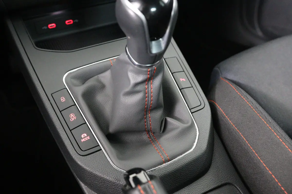 1.0 TSI FR | LED | Clima | Apple Carplay/Android Auto | Parkeersensoren V+A | Cruise | Lichtmetalen Velgen