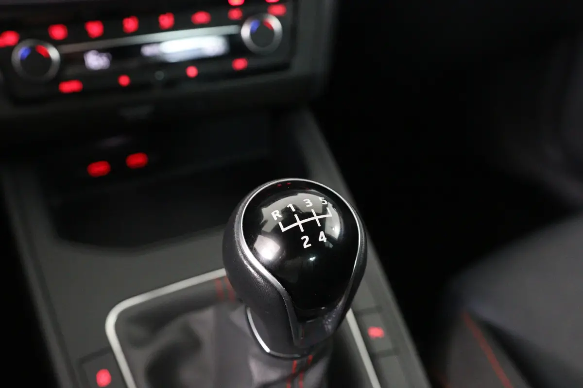 1.0 TSI FR | LED | Clima | Apple Carplay/Android Auto | Parkeersensoren V+A | Cruise | Lichtmetalen Velgen