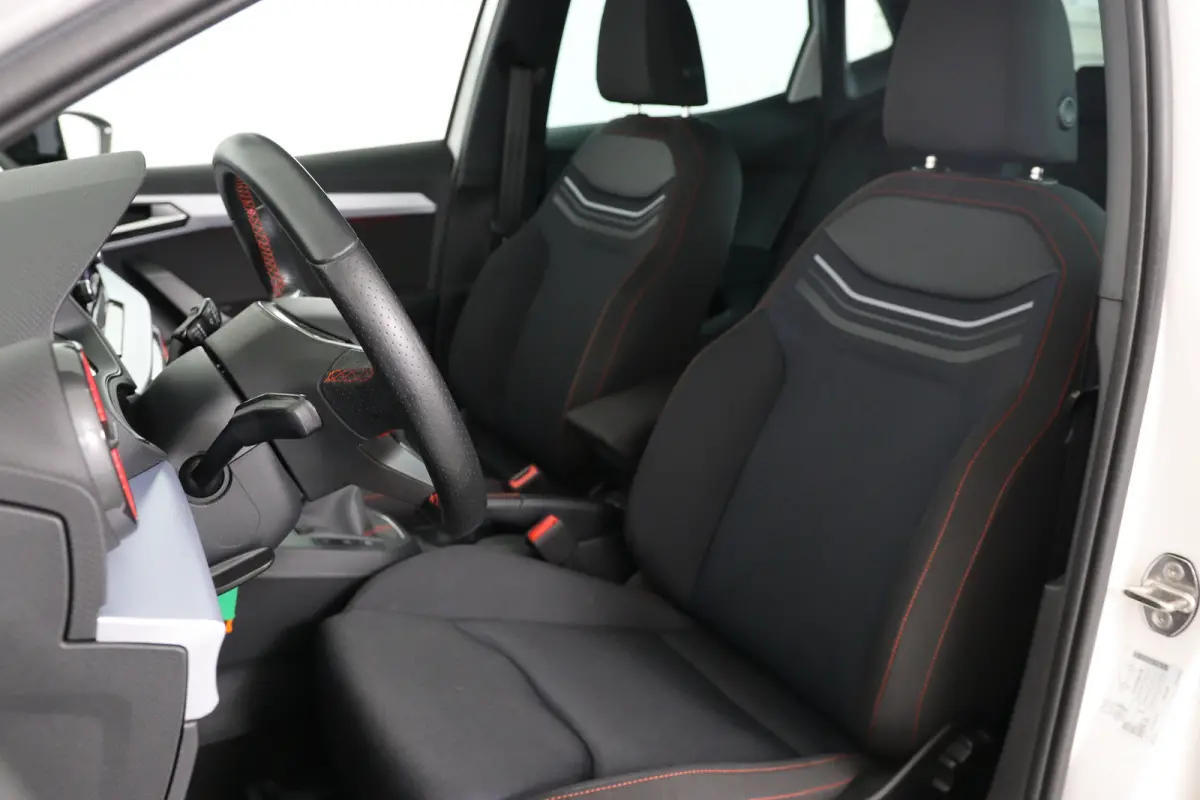 1.0 TSI FR | LED | Clima | Apple Carplay/Android Auto | Parkeersensoren V+A | Cruise | Lichtmetalen Velgen