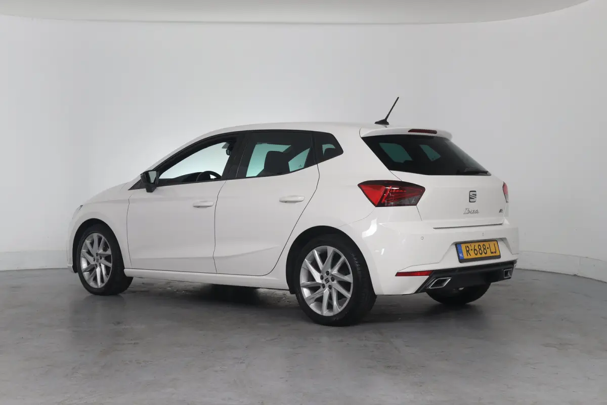 1.0 TSI FR | LED | Clima | Apple Carplay/Android Auto | Parkeersensoren V+A | Cruise | Lichtmetalen Velgen