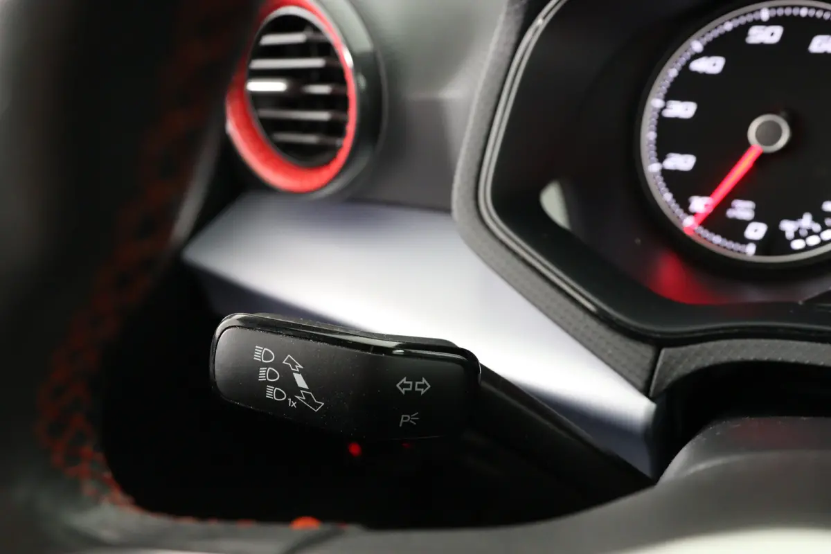 1.0 TSI FR | LED | Clima | Apple Carplay/Android Auto | Parkeersensoren V+A | Cruise | Lichtmetalen Velgen