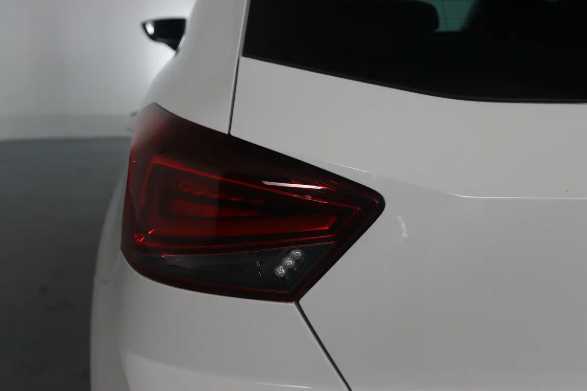1.0 TSI FR | LED | Clima | Apple Carplay/Android Auto | Parkeersensoren V+A | Cruise | Lichtmetalen Velgen