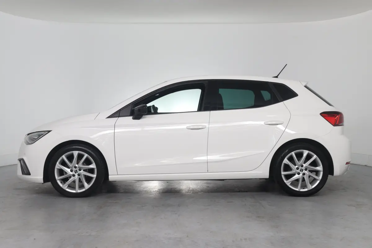 1.0 TSI FR | LED | Clima | Apple Carplay/Android Auto | Parkeersensoren V+A | Cruise | Lichtmetalen Velgen