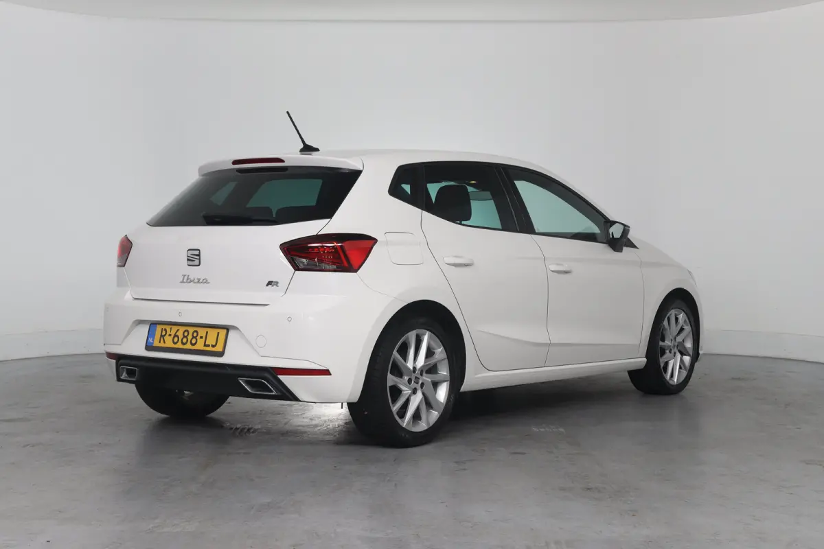 1.0 TSI FR | LED | Clima | Apple Carplay/Android Auto | Parkeersensoren V+A | Cruise | Lichtmetalen Velgen