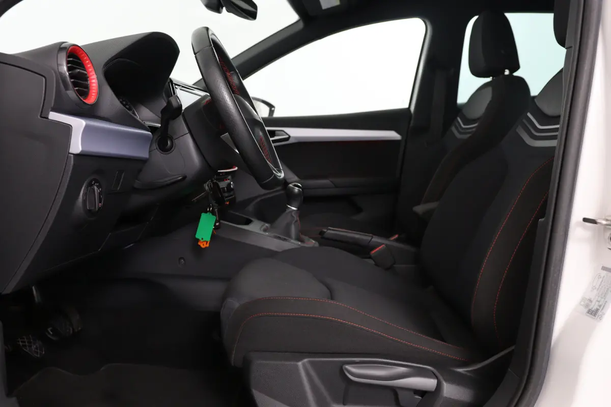 1.0 TSI FR | LED | Clima | Apple Carplay/Android Auto | Parkeersensoren V+A | Cruise | Lichtmetalen Velgen