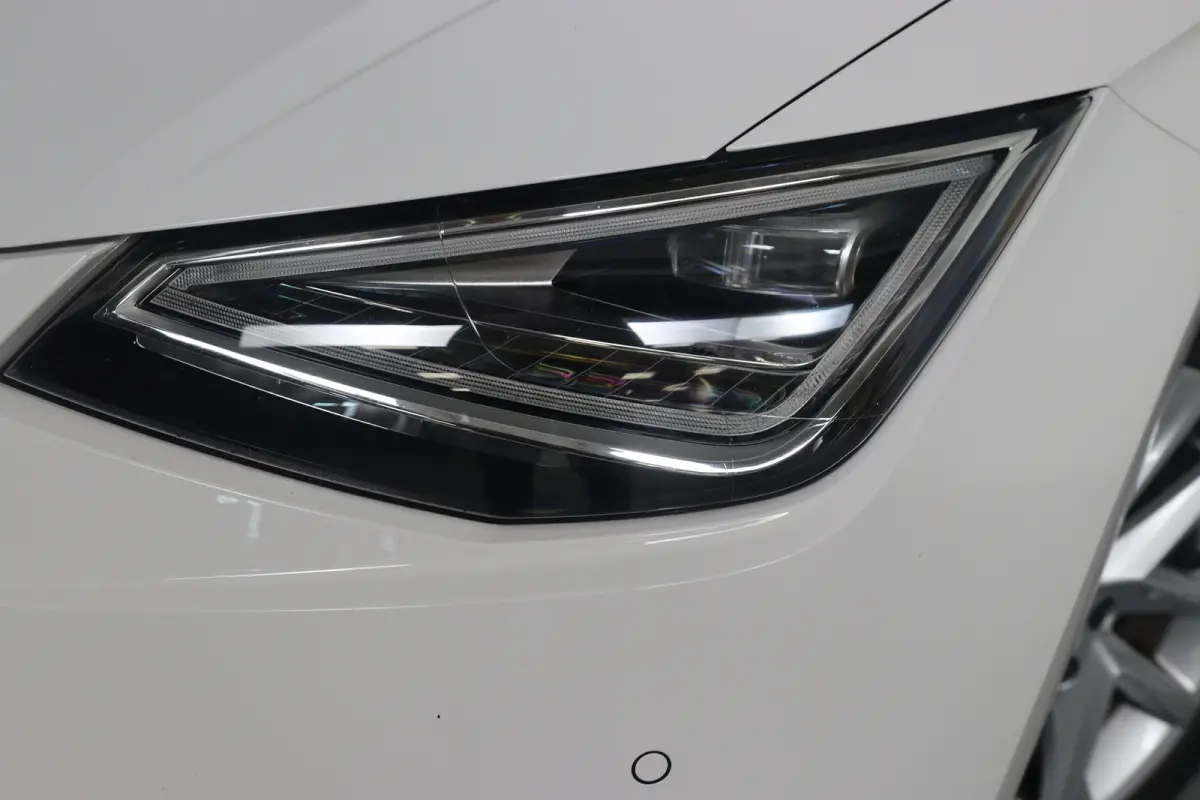 1.0 TSI FR | LED | Clima | Apple Carplay/Android Auto | Parkeersensoren V+A | Cruise | Lichtmetalen Velgen