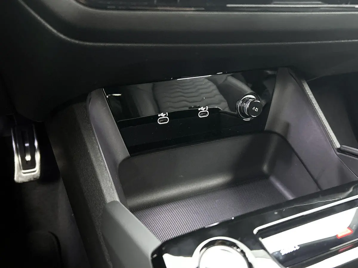 S edition 83 kWh | Trekhaak | Stuurverwarming | Stoelverwarming | Getint Glas |