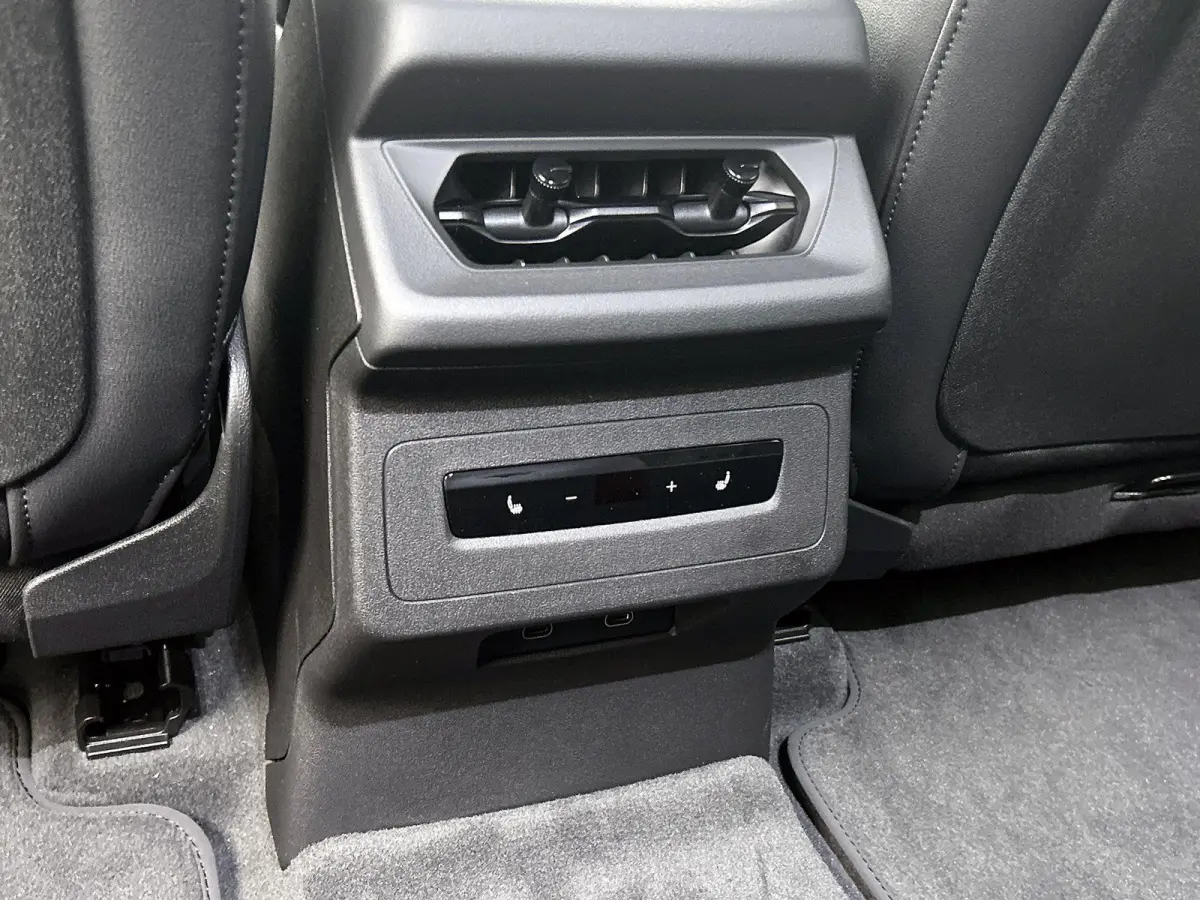 S edition 83 kWh | Trekhaak | Stuurverwarming | Stoelverwarming | Getint Glas |