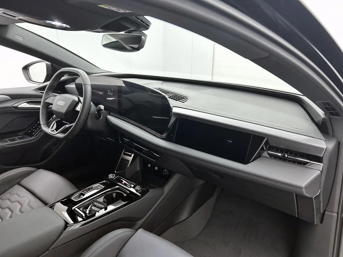S edition 83 kWh | Trekhaak | Stuurverwarming | Stoelverwarming | Getint Glas |