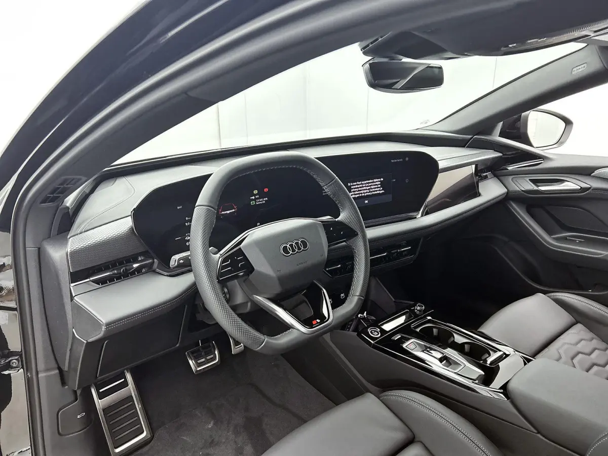 S edition 83 kWh | Trekhaak | Stuurverwarming | Stoelverwarming | Getint Glas |