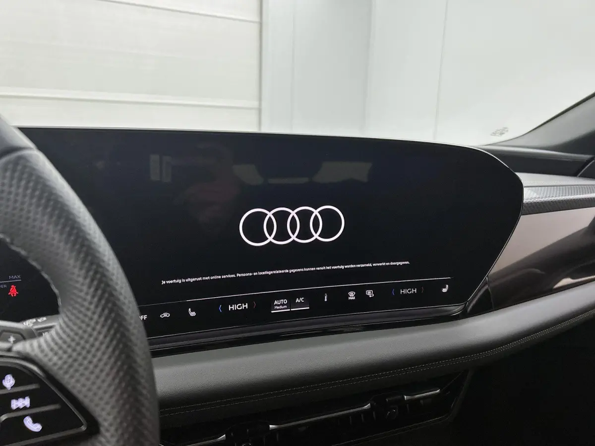 S edition 83 kWh | Trekhaak | Stuurverwarming | Stoelverwarming | Getint Glas |