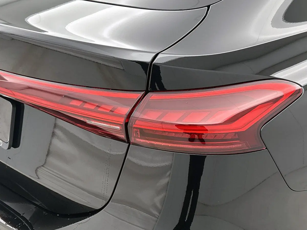 S edition 83 kWh | Trekhaak | Stuurverwarming | Stoelverwarming | Getint Glas |