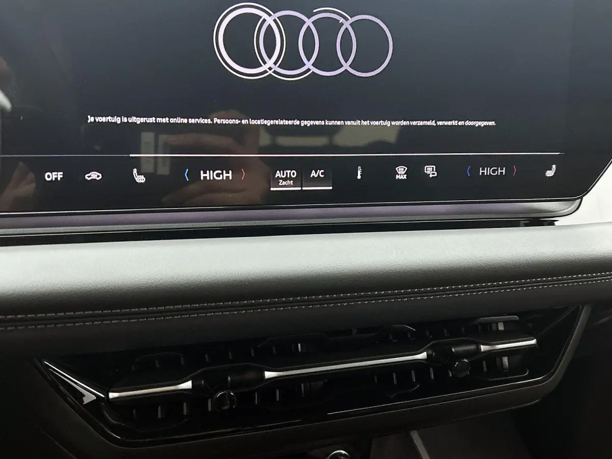 S edition 83 kWh | Trekhaak | Stuurverwarming | Stoelverwarming | Getint Glas |