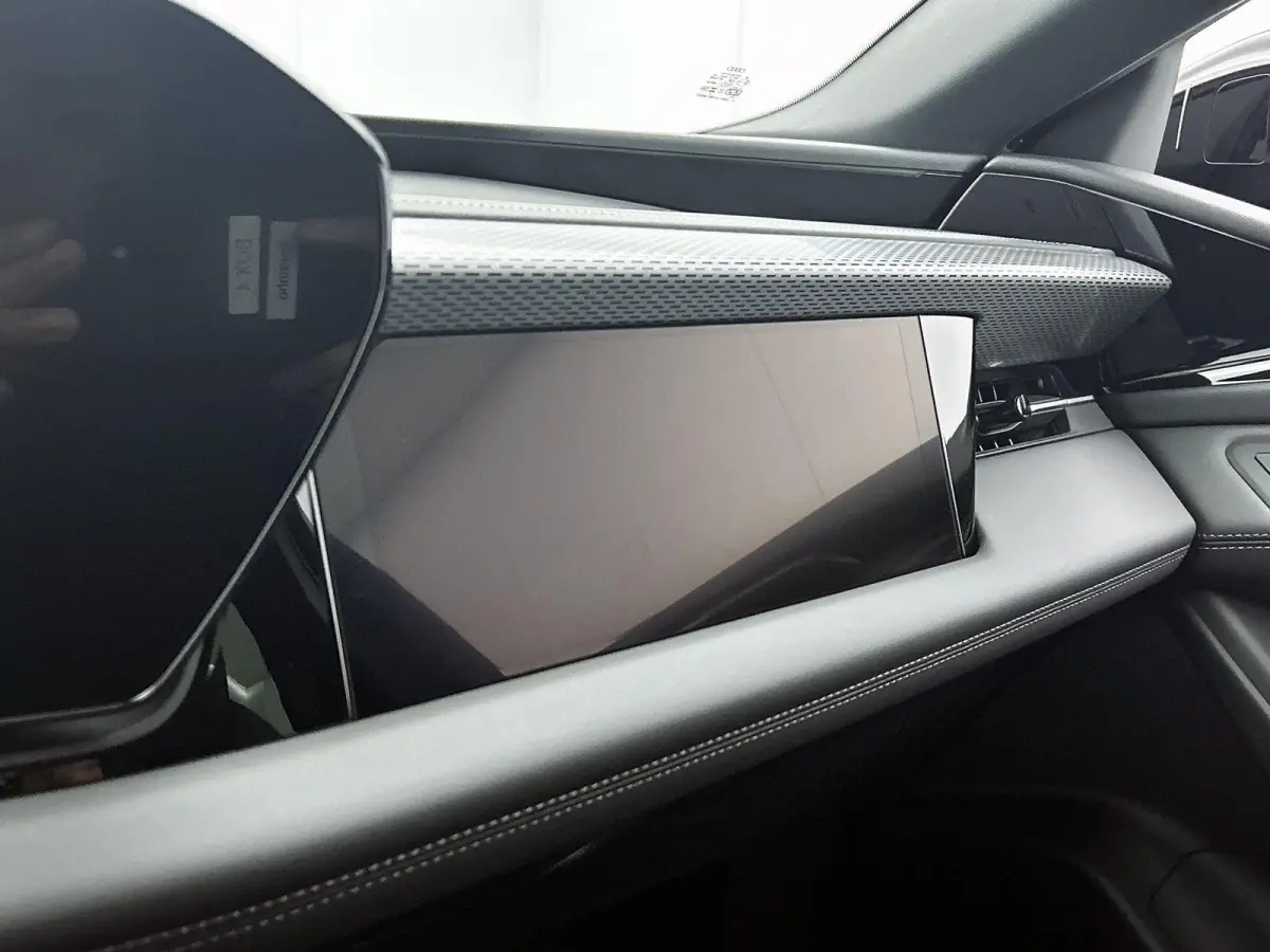 S edition 83 kWh | Trekhaak | Stuurverwarming | Stoelverwarming | Getint Glas |