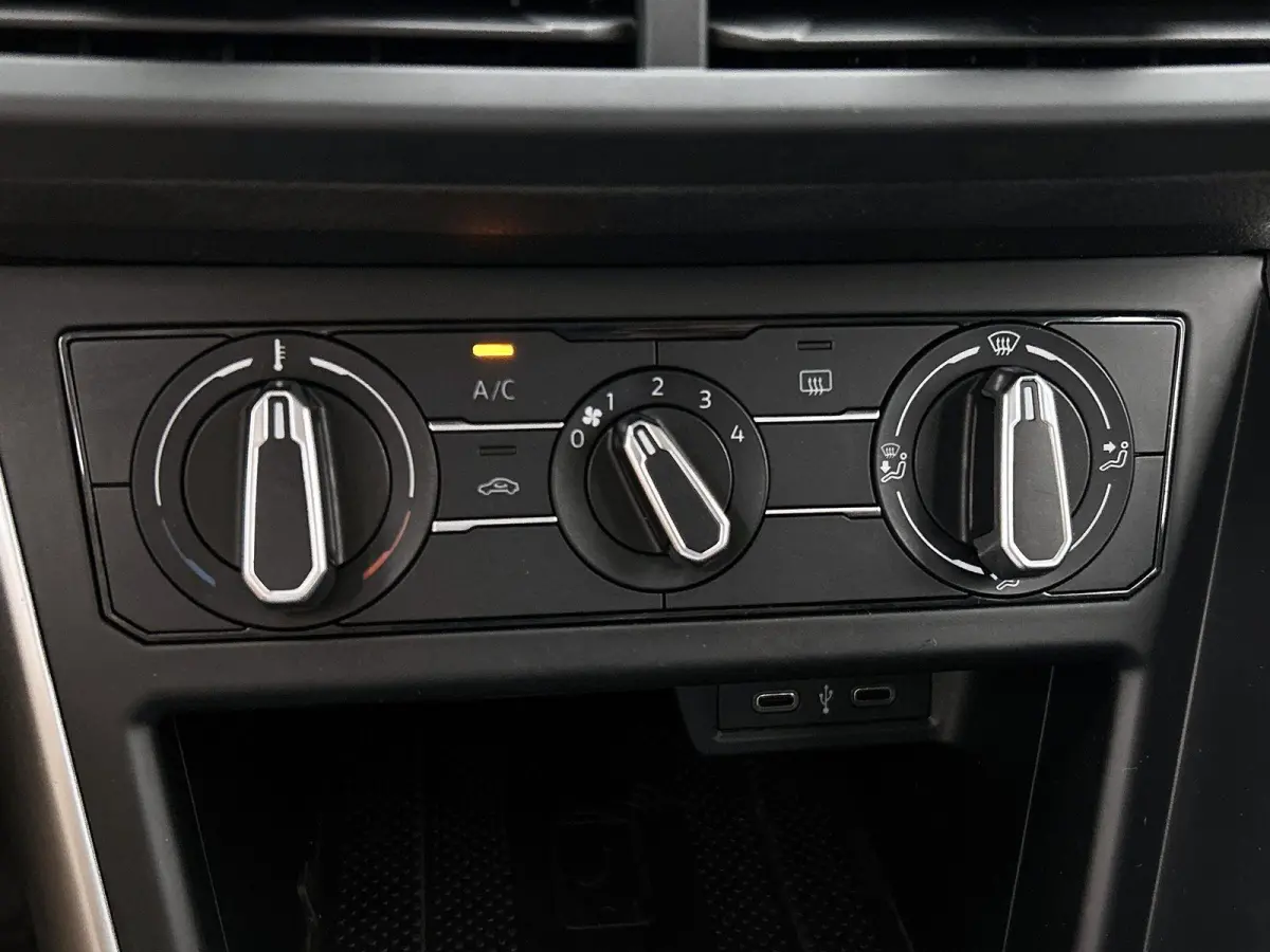 1.0 TSI Life | 95 PK | Navigatie | Apple Carplay / Android Auto | Airco |