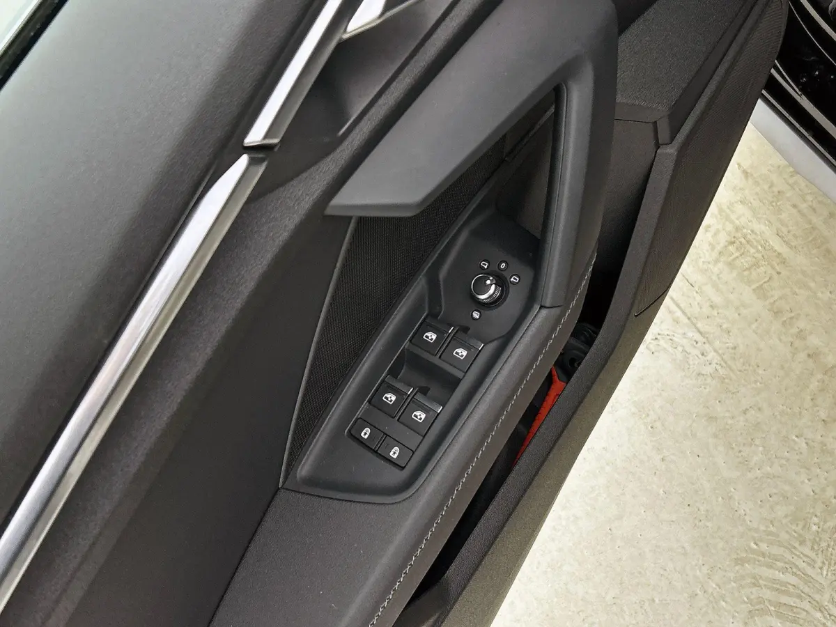 30 TFSI S edition DEMO ! Navigatie Apple Carplay/Android Auto Parkeersensoren Adaptive Cruise Control Virtual Cockpit Climate Control Getinte ramen Lichtmetalen velgen