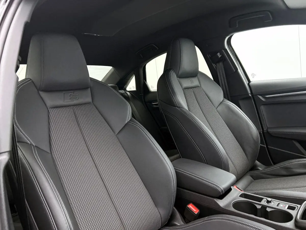 30 TFSI S edition DEMO ! Navigatie Apple Carplay/Android Auto Parkeersensoren Adaptive Cruise Control Virtual Cockpit Climate Control Getinte ramen Lichtmetalen velgen