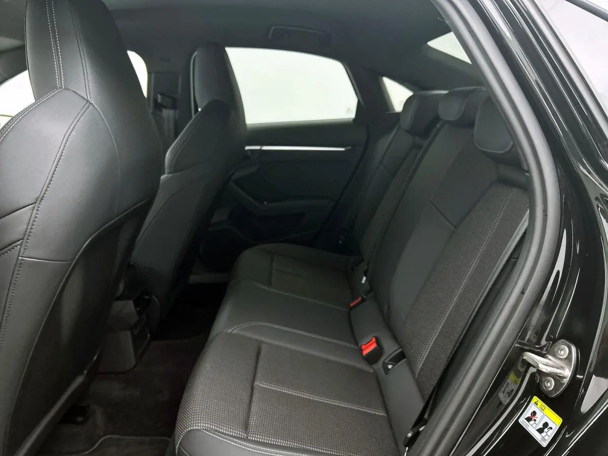 30 TFSI S edition DEMO ! Navigatie Apple Carplay/Android Auto Parkeersensoren Adaptive Cruise Control Virtual Cockpit Climate Control Getinte ramen Lichtmetalen velgen