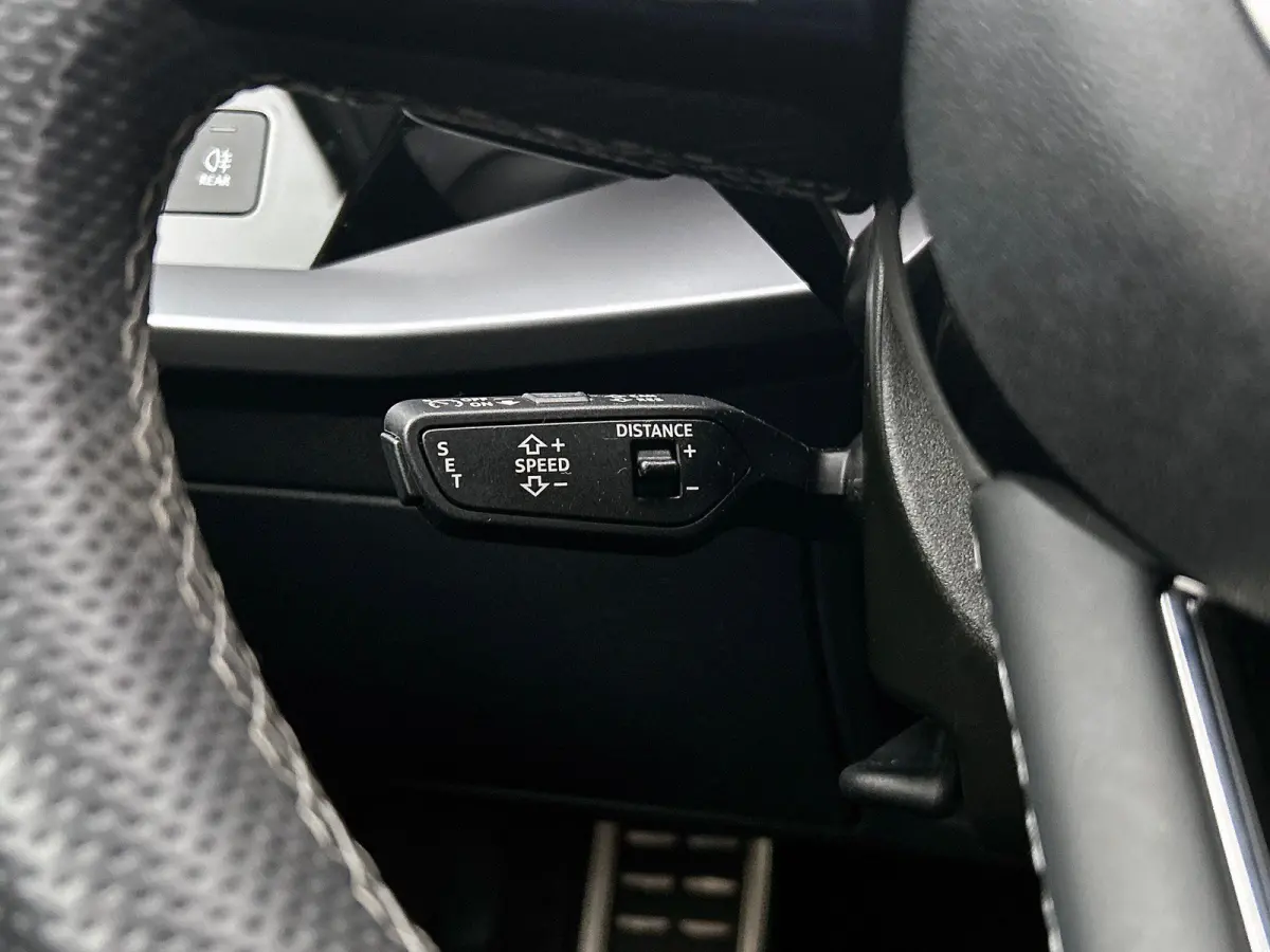 30 TFSI S edition DEMO ! Navigatie Apple Carplay/Android Auto Parkeersensoren Adaptive Cruise Control Virtual Cockpit Climate Control Getinte ramen Lichtmetalen velgen