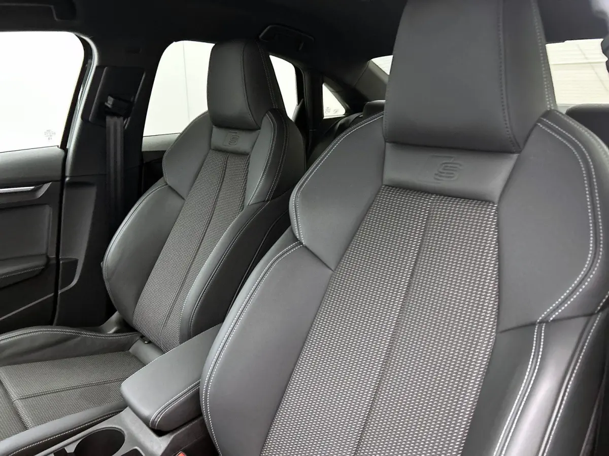 30 TFSI S edition DEMO ! Navigatie Apple Carplay/Android Auto Parkeersensoren Adaptive Cruise Control Virtual Cockpit Climate Control Getinte ramen Lichtmetalen velgen