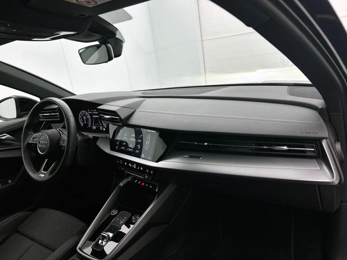 30 TFSI S edition DEMO ! Navigatie Apple Carplay/Android Auto Parkeersensoren Adaptive Cruise Control Virtual Cockpit Climate Control Getinte ramen Lichtmetalen velgen