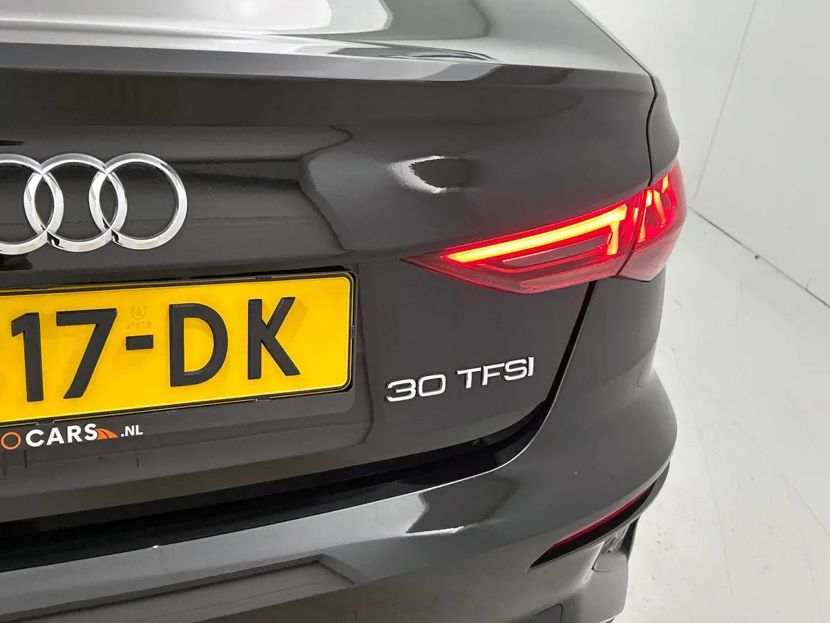 30 TFSI S edition DEMO ! Navigatie Apple Carplay/Android Auto Parkeersensoren Adaptive Cruise Control Virtual Cockpit Climate Control Getinte ramen Lichtmetalen velgen